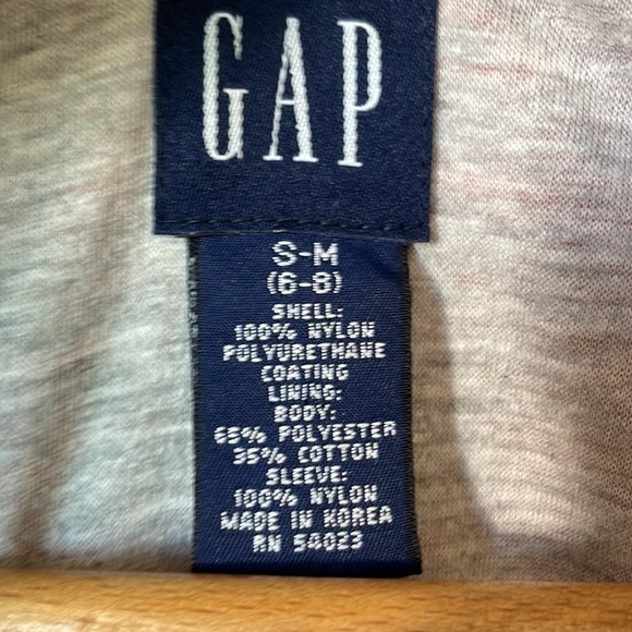 Gap kids packable hooded windbreaker with jersey lining in size 6-8. Ex. Cond - Picture 3 of 10